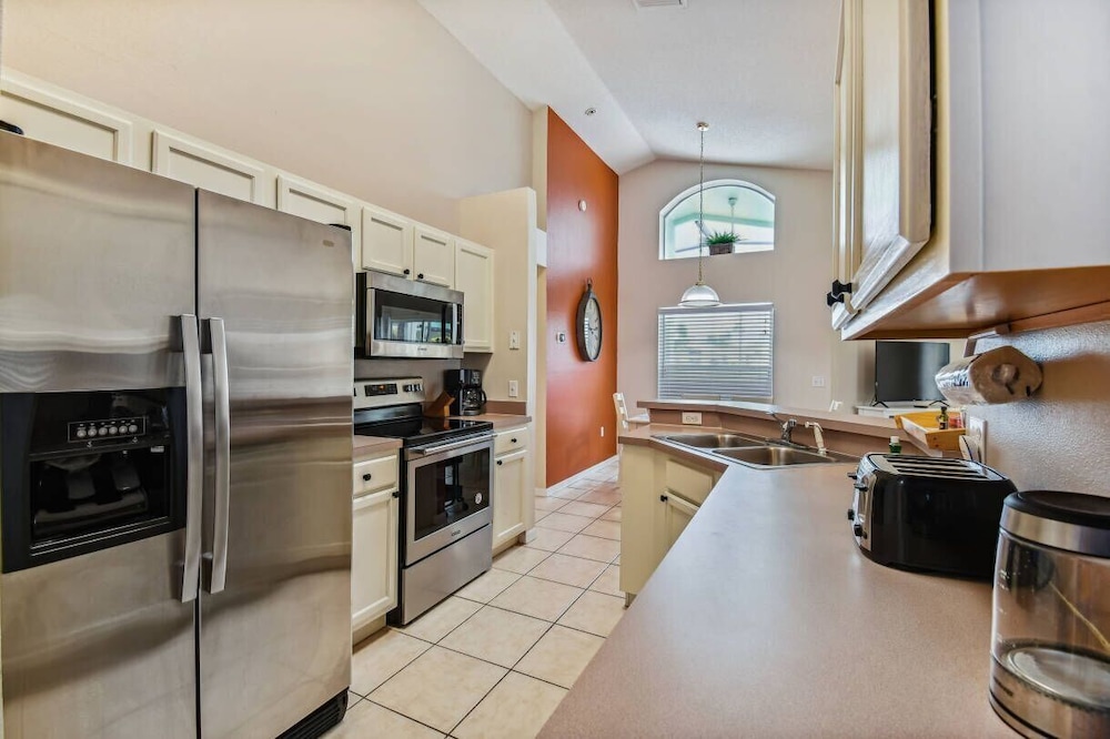 4BR Lake Berkley Home w/ Private Pool
