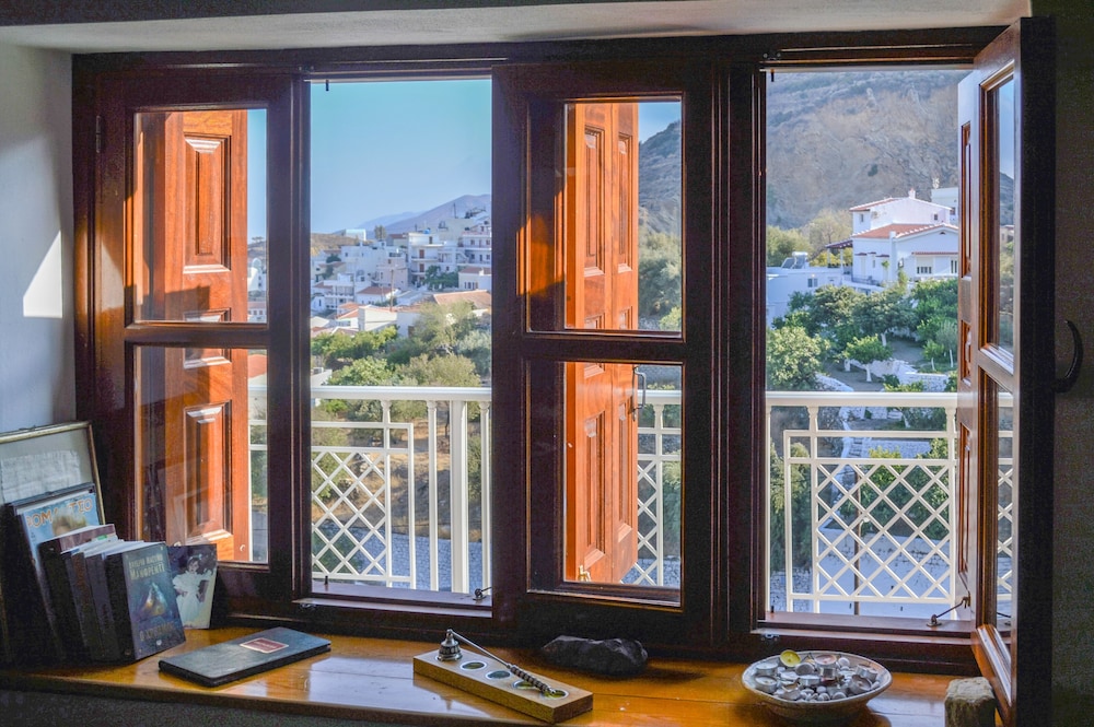 Traditional Karpathian home with panoramic View view 4