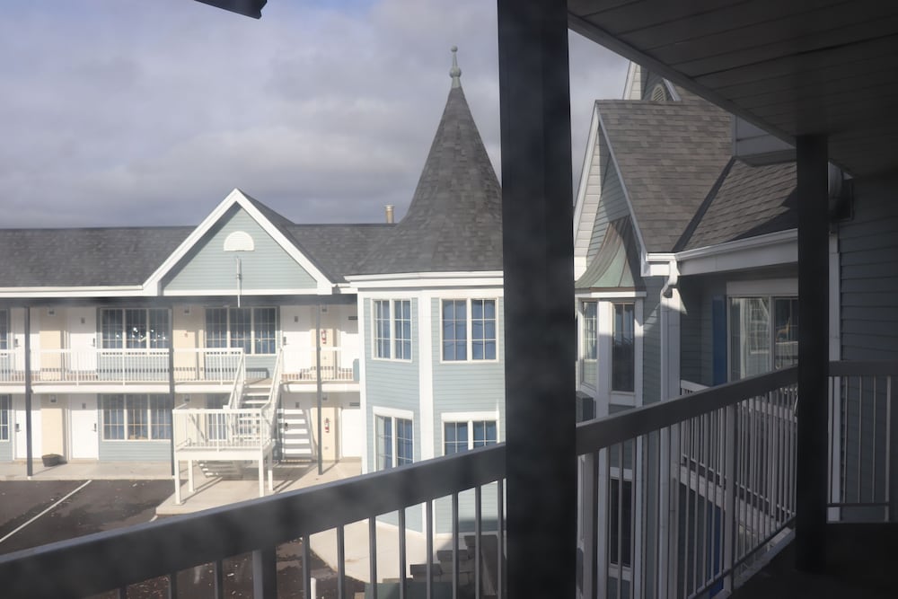 Hotel Falls Lodge & Suites