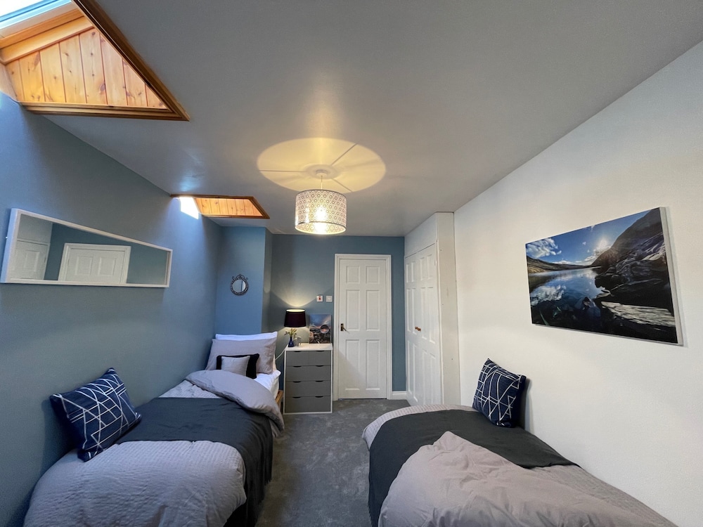 Cottage - Sleeps 4 - Pet Friendly - Terrace