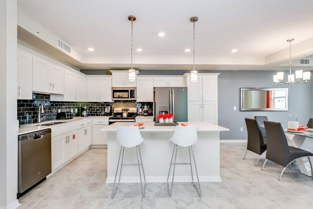 Beautiful 2 Bdrm 2 BA Condo view 5