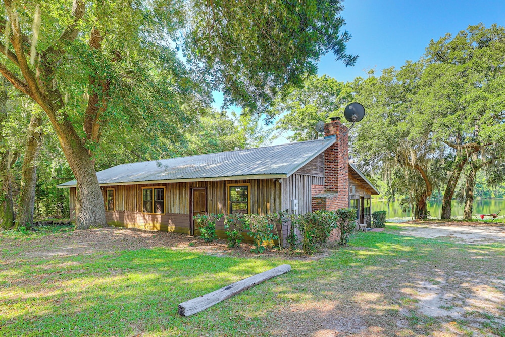 Pet-friendly Ehrhardt Home w/ Private Pond & Yard! view 3