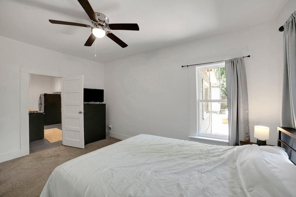 Magnolia House Walk To Festival Park 3 Bedroom Home