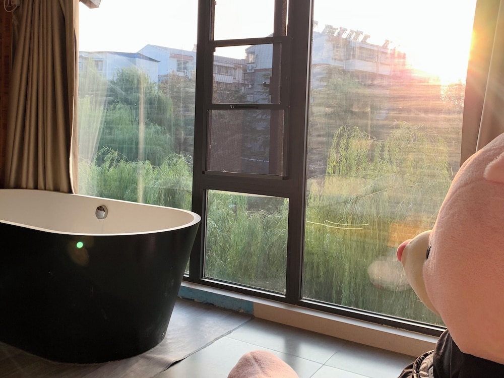 Qichi Waterfront B&B Hotel