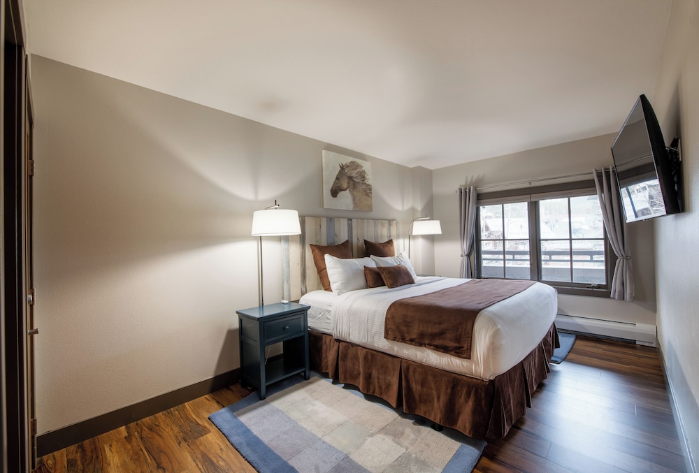 Zephyr Mountain Lodge Condos