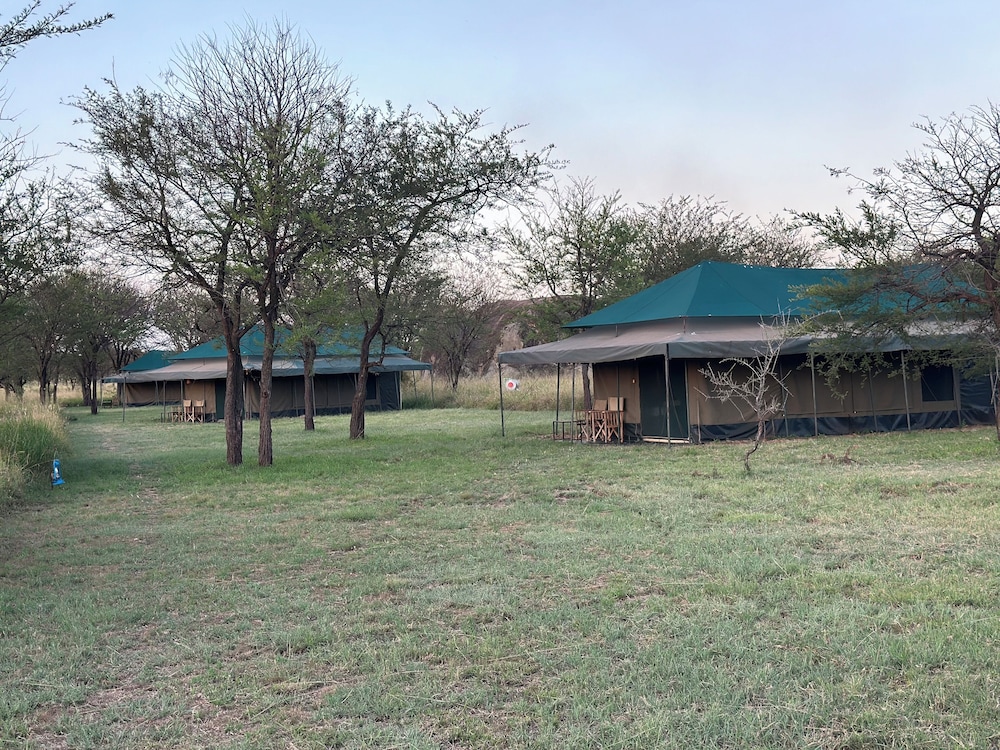 ZUHUMATH TENTED CAMPS SERENGETI
