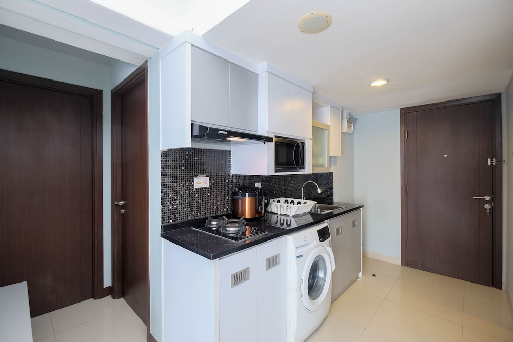 Spacious Combine Unit 1BR with Extra Room Apartment at H Residence view 2