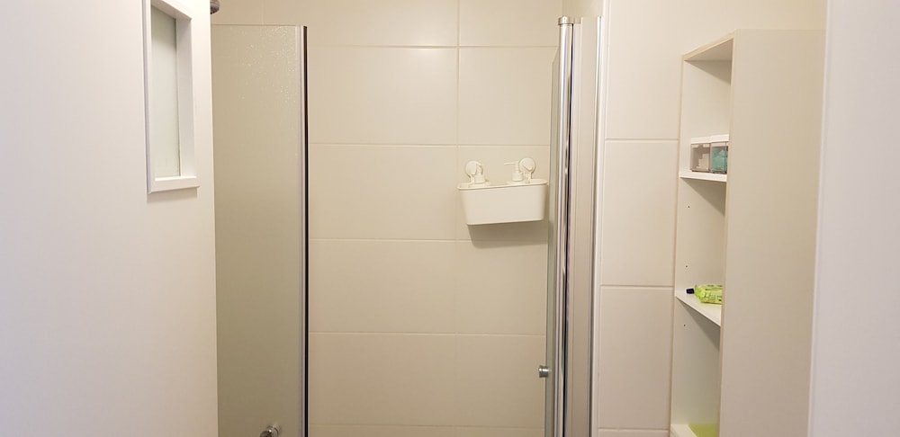 Private Bed and Bathroom in Netanya