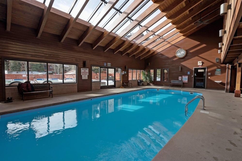 Mountainside 145a 2 Bedroom Condo by RedAwning