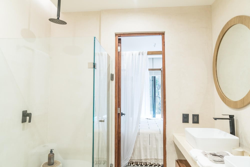 Luxurious Stylish 3BR Apartment Exceptional Location Private Pool Uncovered Patio view 5