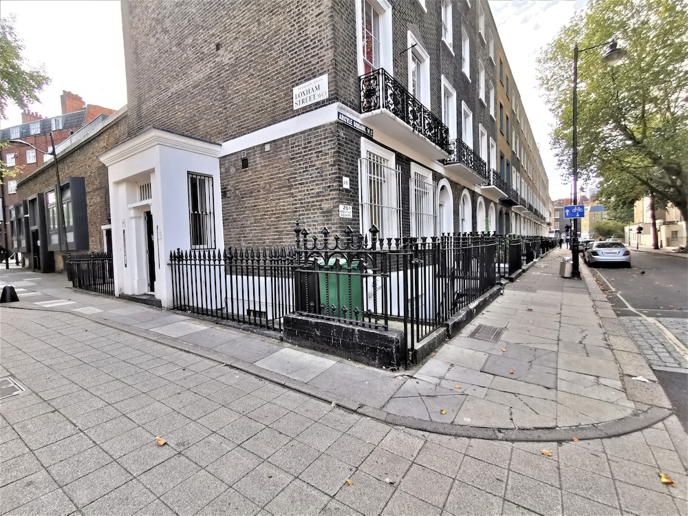 Spacious Double Room with en-suite - 1b