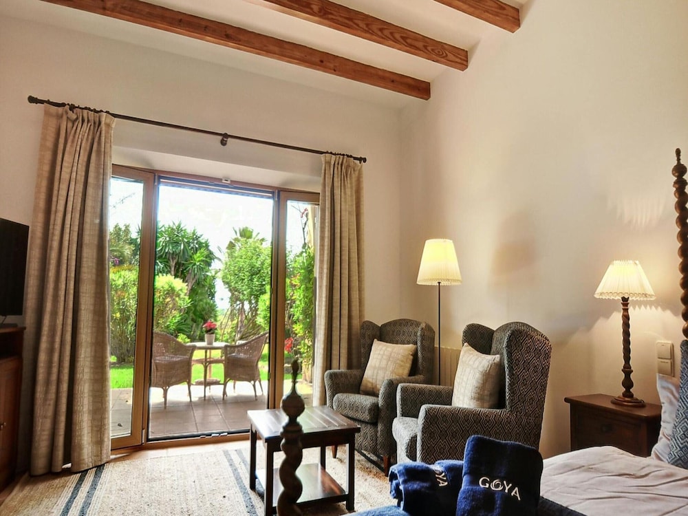Exquisite Villa With Views