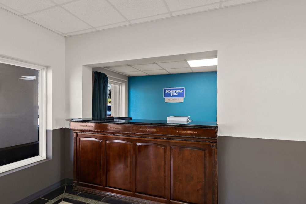 Rodeway Inn Commerce view 3
