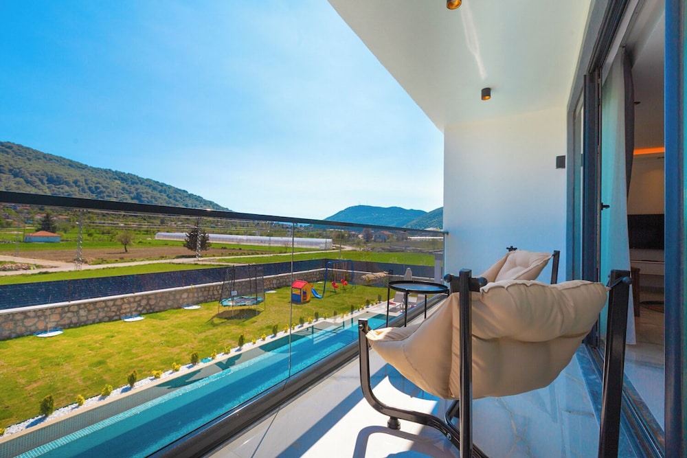 Villa White House