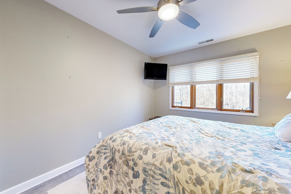 2BR Peaceful Home w/ Pool, Golf, Marina, W & D