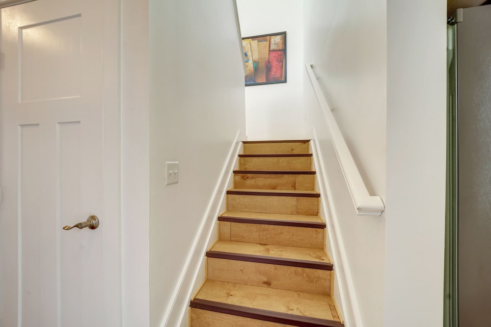 Queen City Charm Near University & Hospitals!