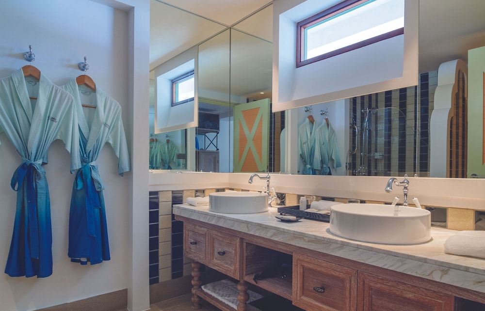 SAii Lagoon Maldives, Curio Collection By Hilton 94