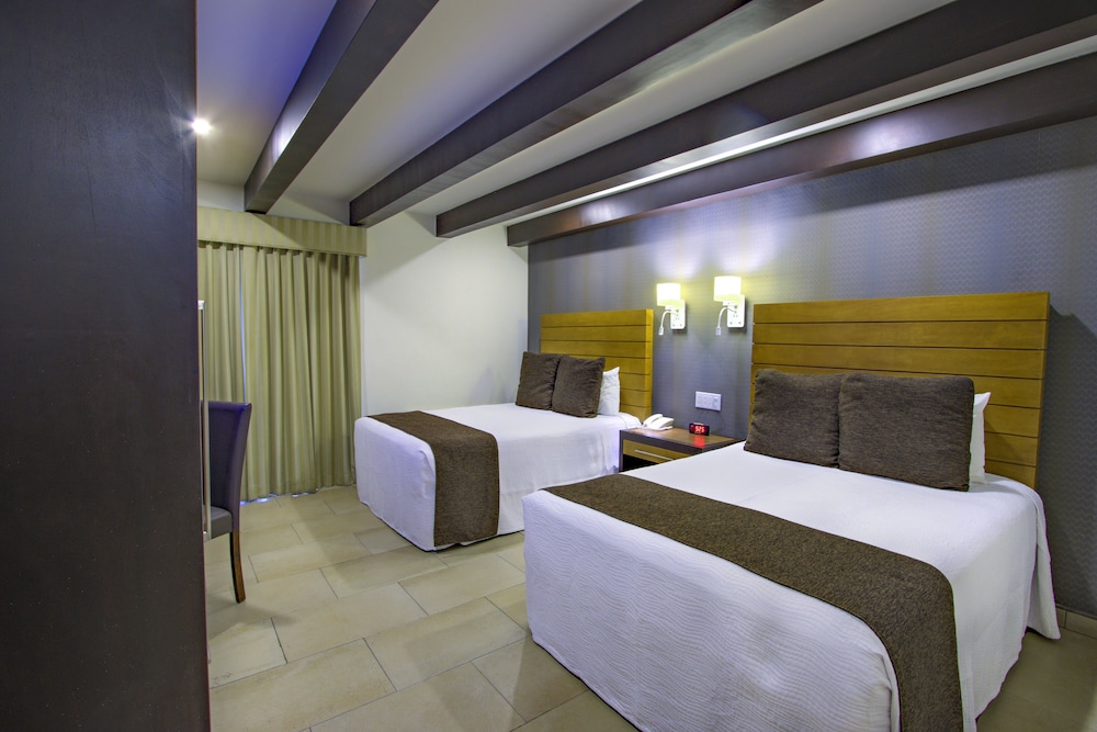 Ensenada Vacations - Hotel La Pinta - Property Image 50