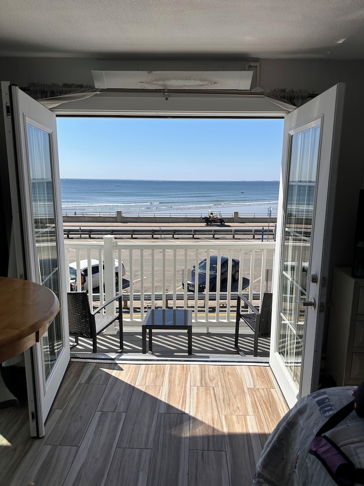 Breakers by the Sea - Property Image 1