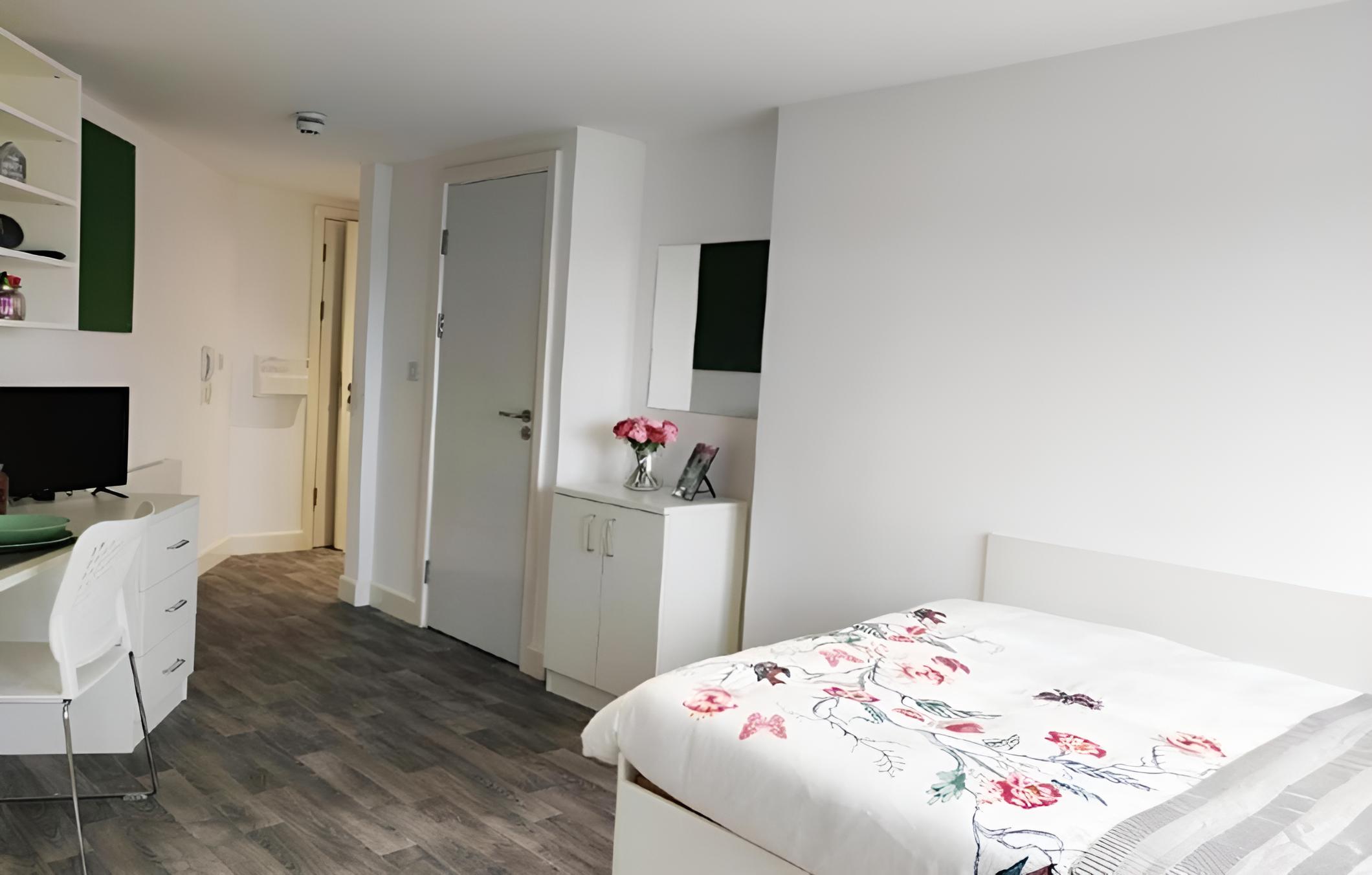 Sophisticated Studios Greenwich