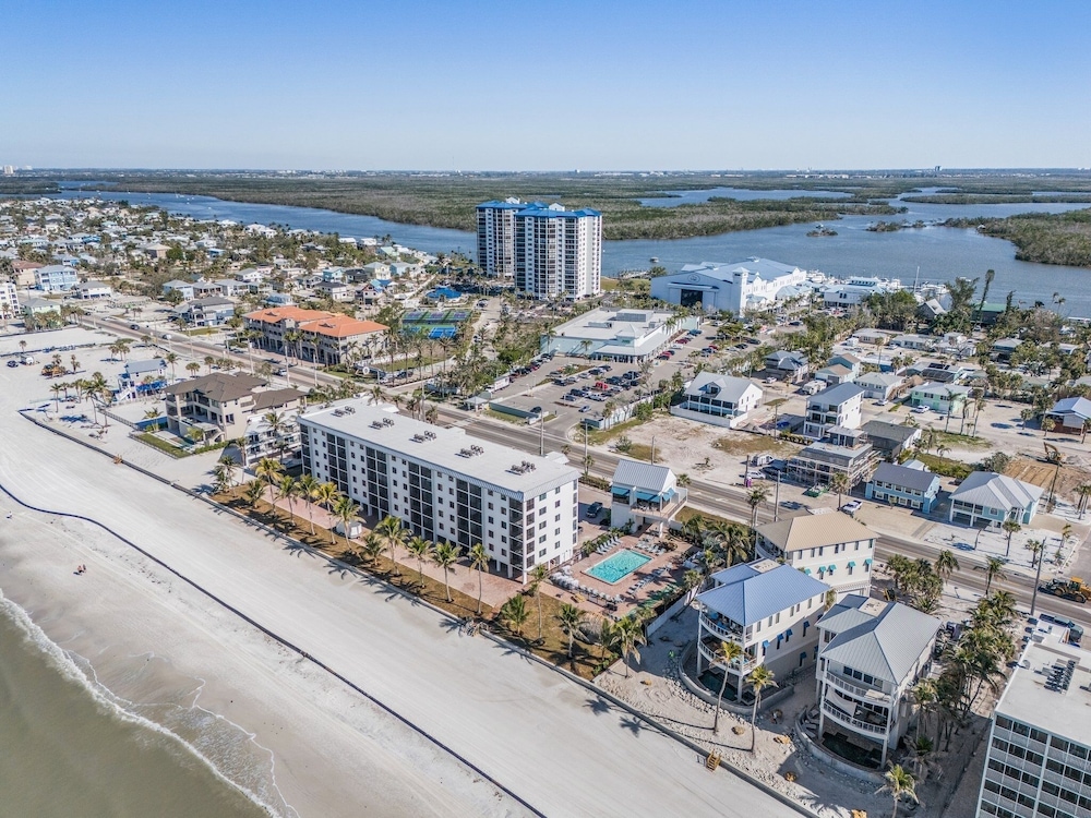 Seaside 101: Oceanview 2br/2ba Condo With Pool, Steps To Beach 2 Bedroom Condo