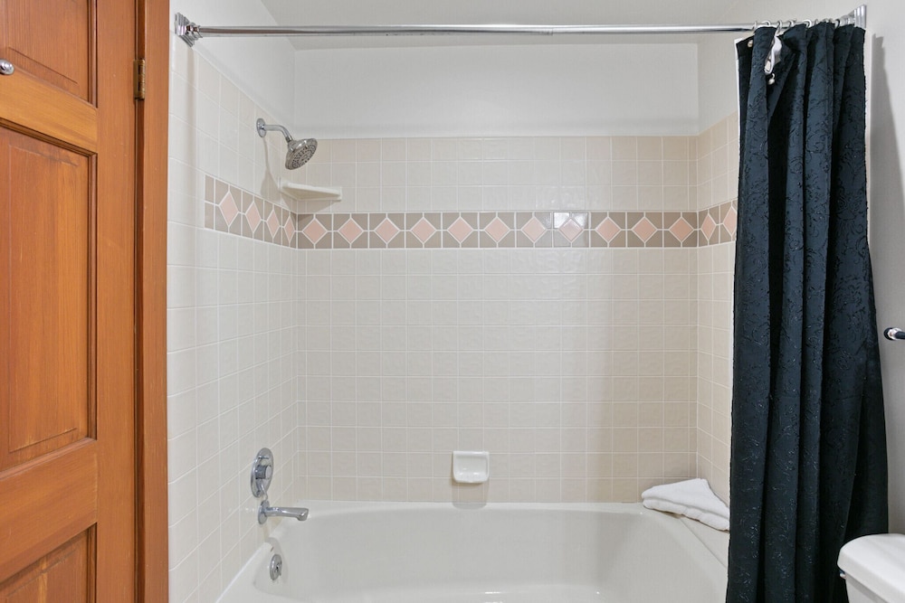 2430 Queen Esther Dr - 5 Bedroom Home with Spa 5 Home