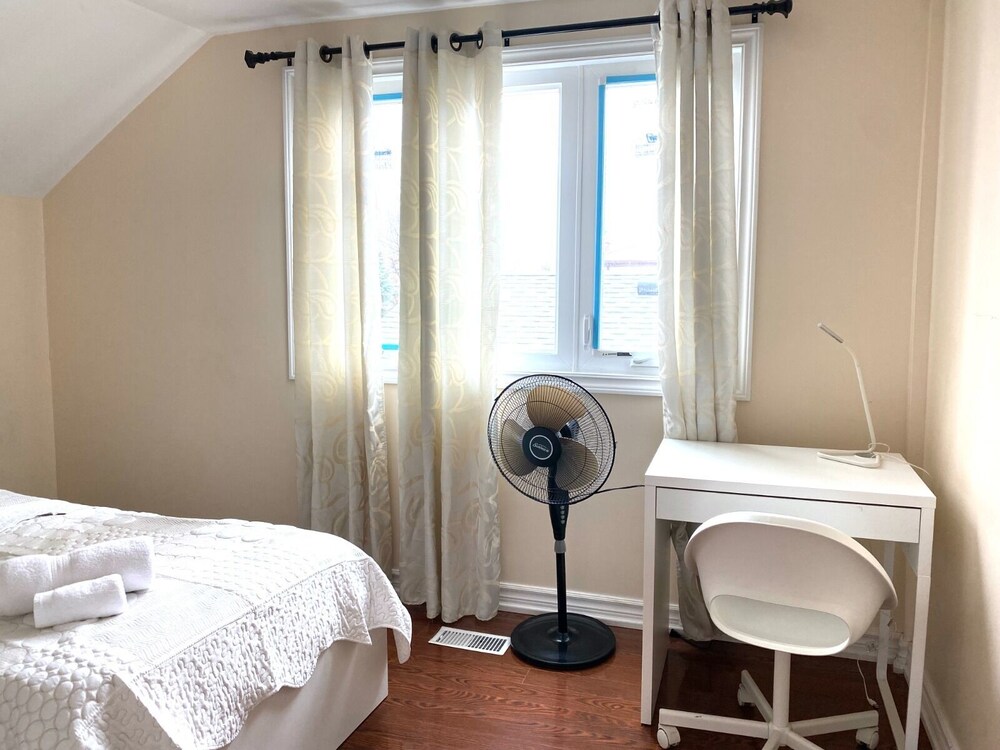 Cozy Private Bedroom Walk To Kennedy Stn - Image 2