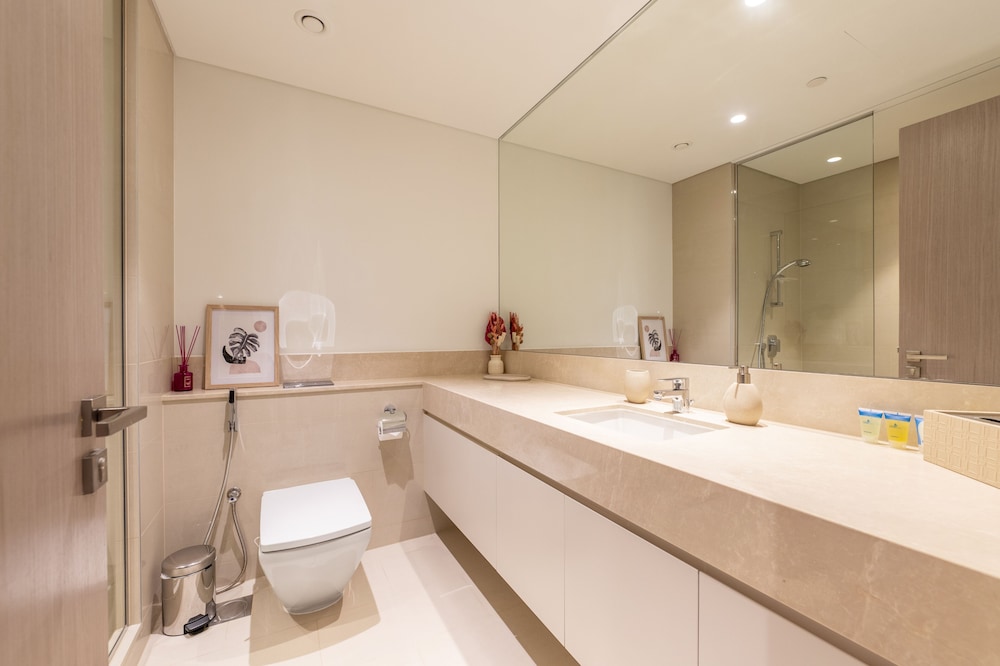 Act One Tower 2BR Luxury Apartment