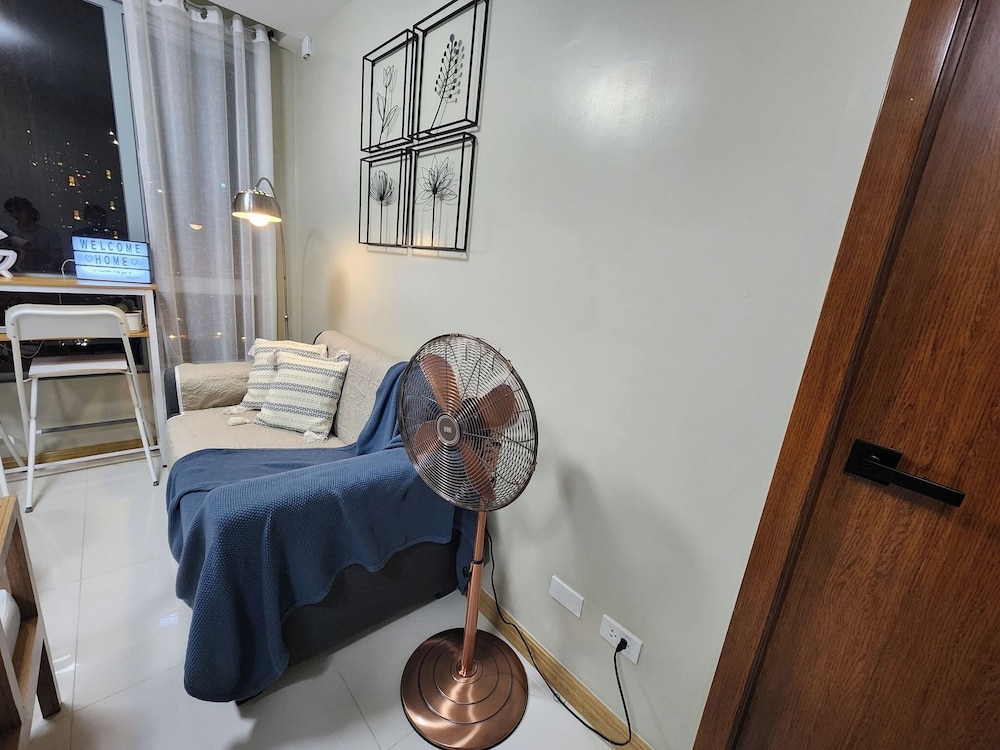 Cozy 1BR Condo in Mandaluyong City With City Skyline View