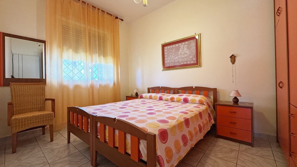 Villa Ulivo Sleeps 7 Garden Close to the sea