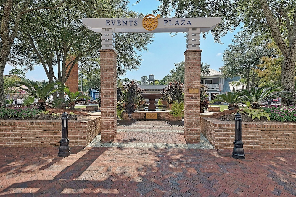 Augusta Village Sandestin by Gibson BR