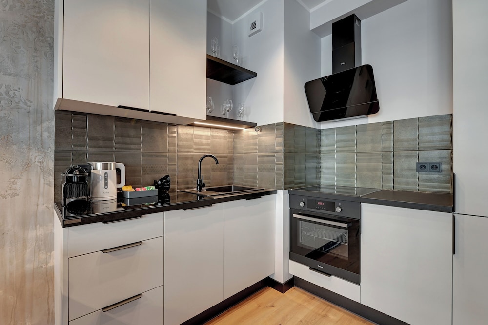 Doki Living - Foodhall & Parking by Downtown Apartments