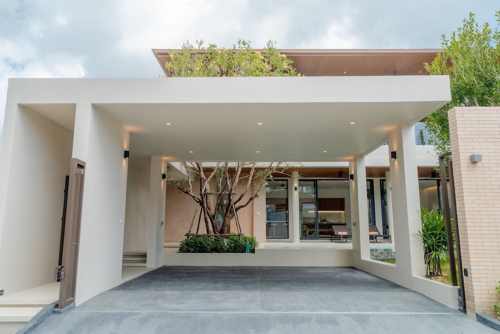 Modern Tropical Pool Villa - Saiyuan