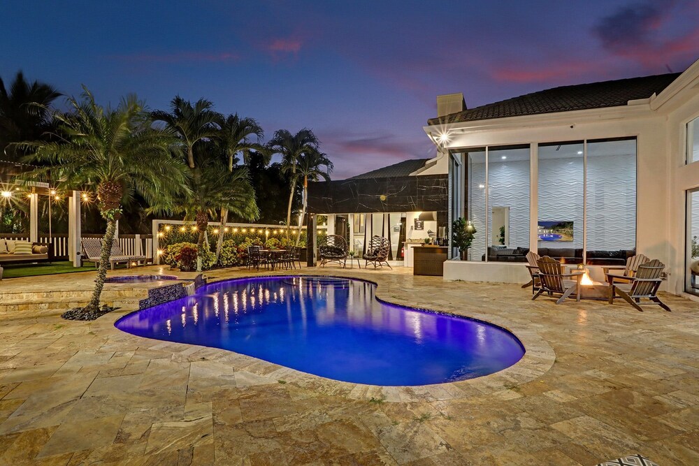 Sophia's Luxury Compound Resort w/ Heated Pool!