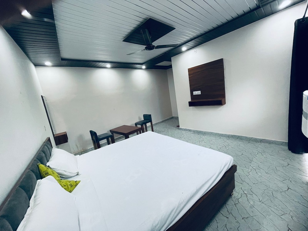 Ayodhya Dham Hotel By GRB view 2