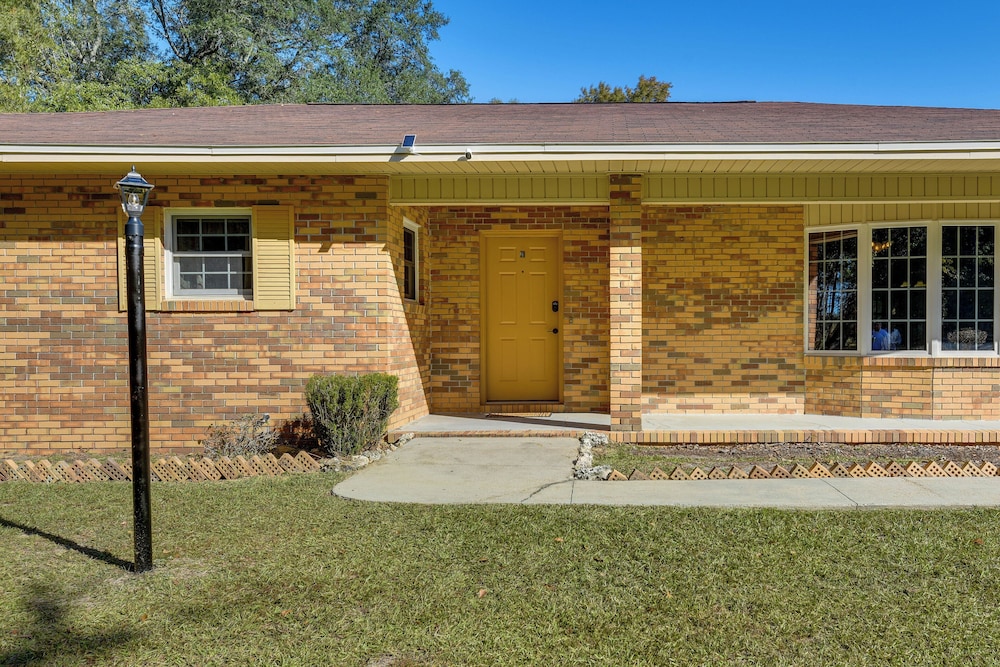 Vintage Chipley Getaway on Large Private Property - Property Image 12