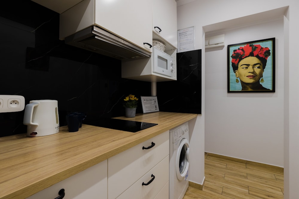 UNIT Short Rent Apartment by Warsaw Metro Station