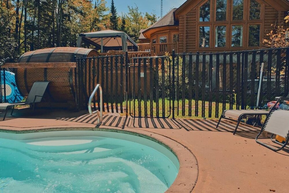 Grand Duc 74 - Gorgeous log Cottage With Private hot tub Heated Pool and Sauna