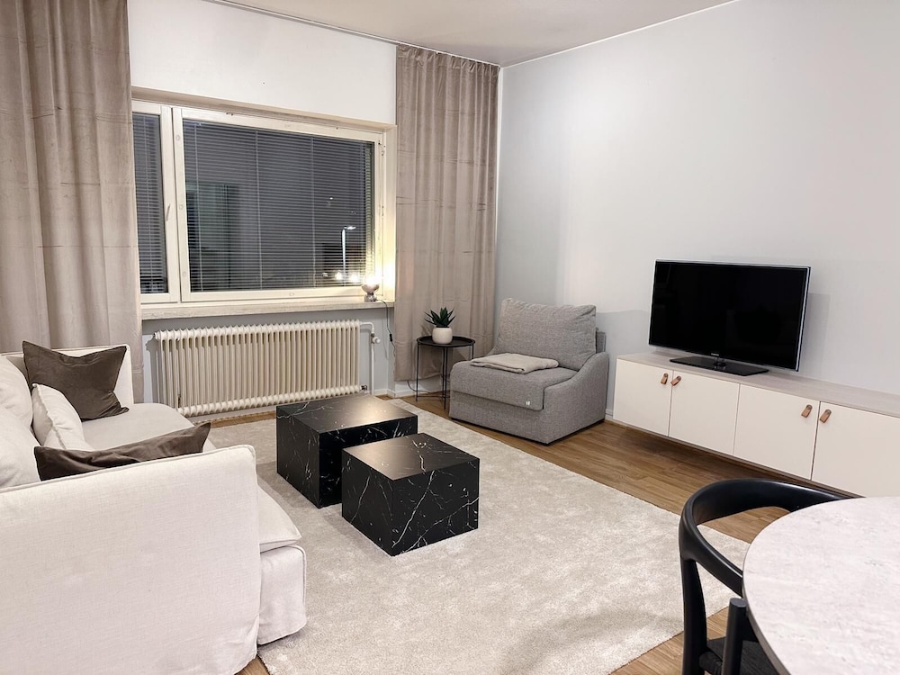 Bright & Cozy 2BR Home in Central Lahti