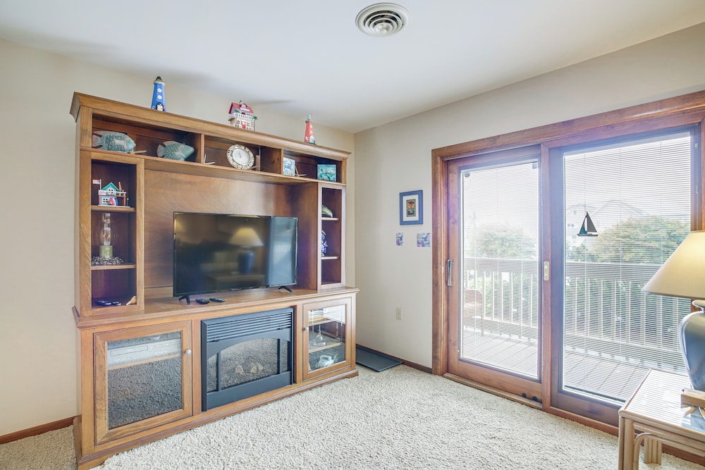 Ocean City Getaway w/ Balcony, Steps to Boardwalk!