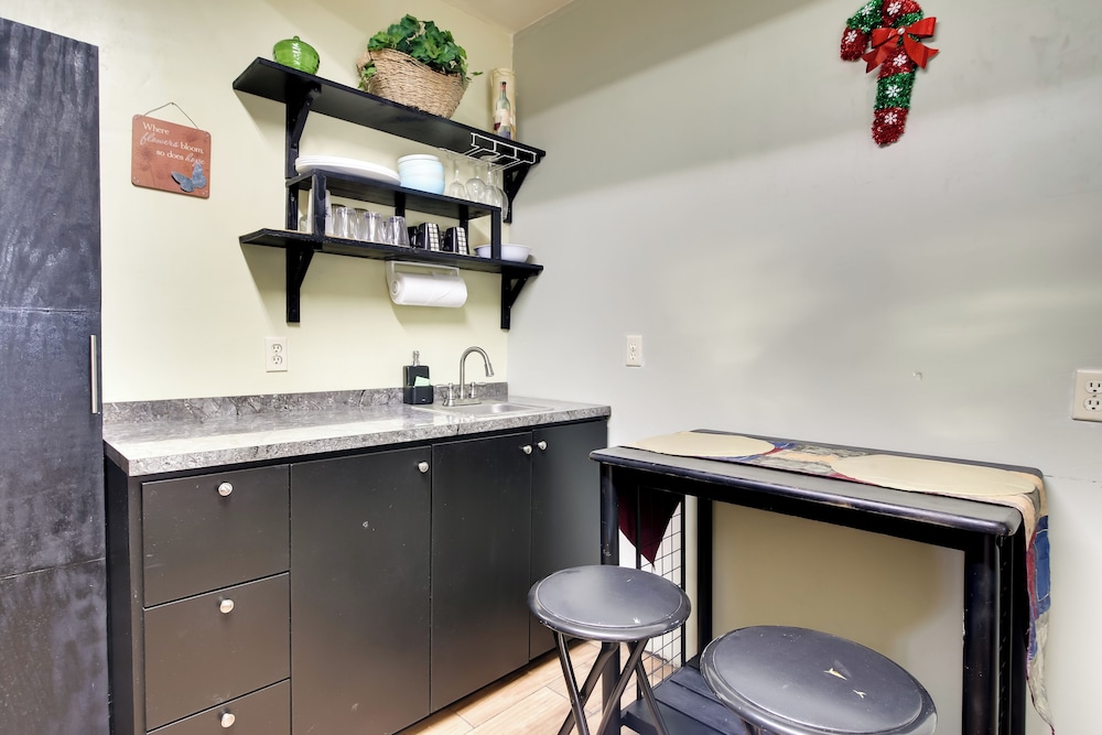 Remote Workers Welcome: Studio in Santa Rosa!