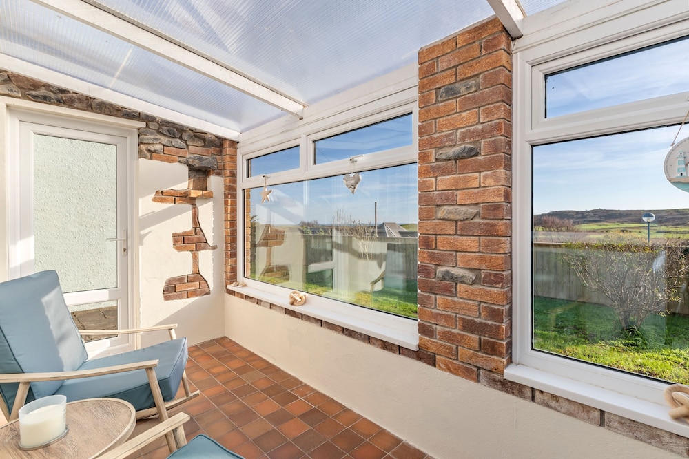 Gorse Cottage - Sea Views Village Centre