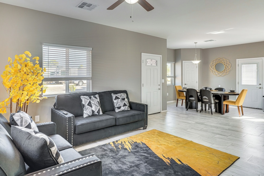 3 Mi to Tucson Mall: Home w/ Large Outdoor Space!