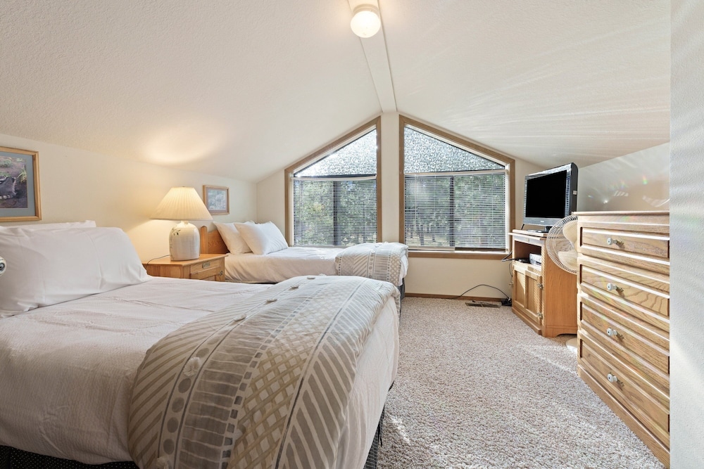 Blue Goose 16 4 Bedroom Home