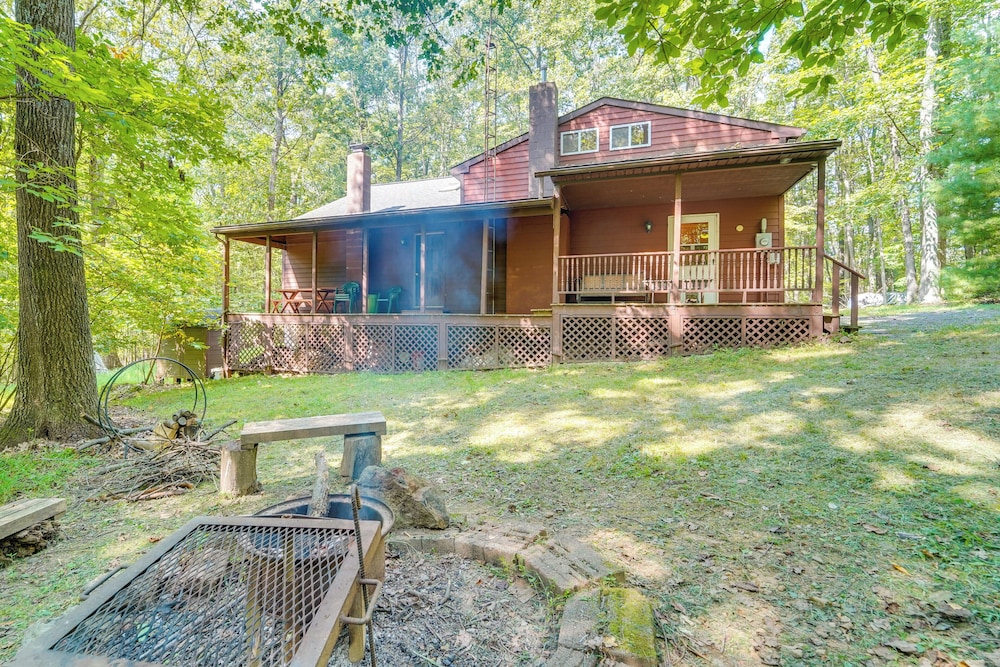 Cabin Comfort Near Psu! Fire Pit & On-site Trails