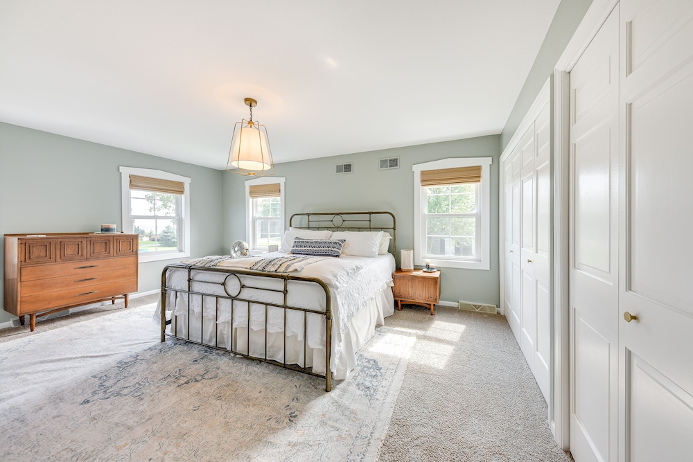 Charming Racine Home - Walk to Lake Michigan! - Property Image 28