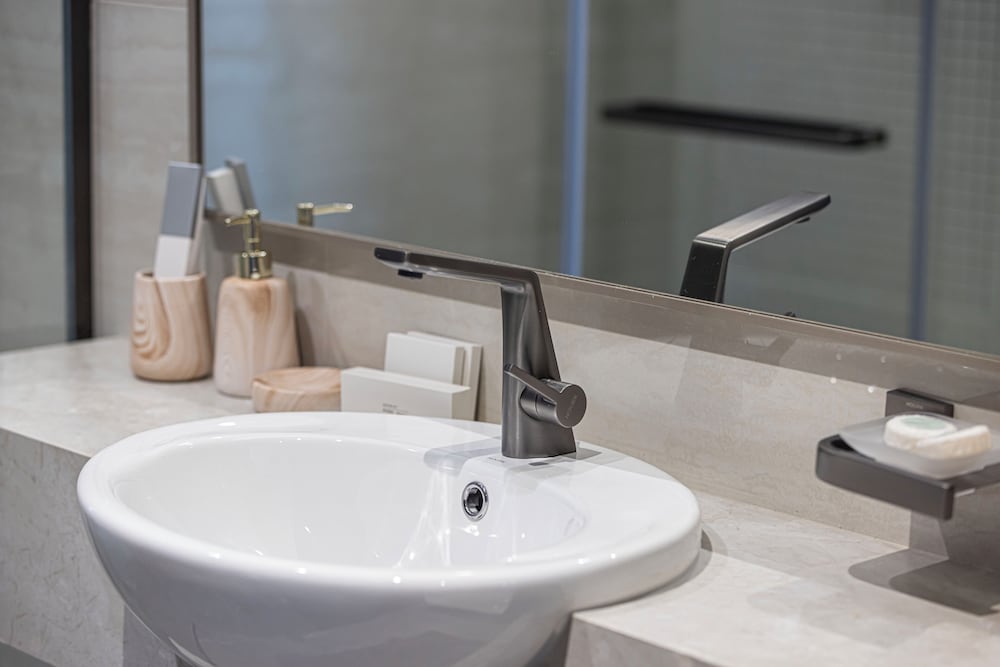Nobles Suites by Hostiva - City View
