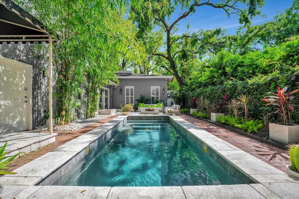 The Royale 2B 4B Luxury Garden Pool Yoga Room