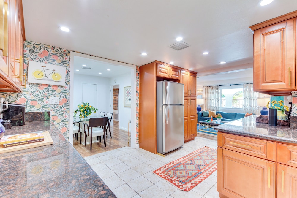 2 Mi to Dtwn: Vintage-inspired Gem in Palm Springs