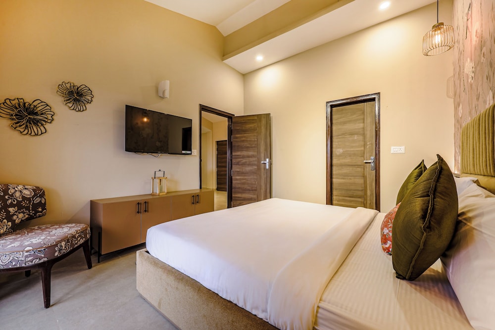Alaya Stays Veera Serina 3 BHK with Pool
